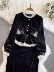 Zweiteiliges Damenkleid aus Samt mit Rundhalsausschnitt