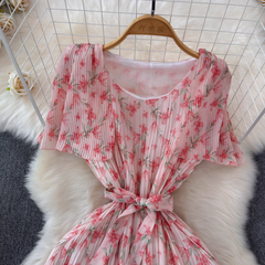 Vestido floral plisado en forma de A para vacaciones en la playa