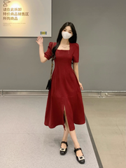 Sommerkleid für Damen mit eckigem Ausschnitt