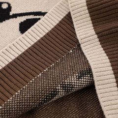 Bonita mochila con forma de oso y suéter con forma de oso