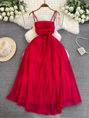 Rotes ärmelloses Sommerkleid