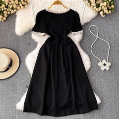 Retro kurzärmliges Rundhals-A-Linien-Kleid in mittlerer Länge