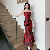 Elegant and Elegant Sister, Fragrant and Sensational Red Sling Dress