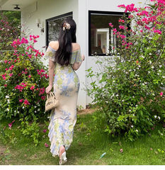 Schulterfreies Kleid für Damen mit Rüschen und unregelmäßigem Rock