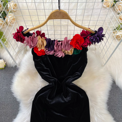 Schulterfreies schwarzes Samtkleid