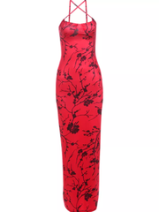 Rotes, figurbetontes Kleid