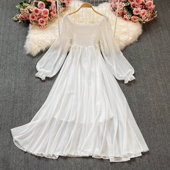 Vestido bohemio de gasa con escote cuadrado y mangas abullonadas en color blanco