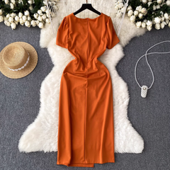 Kurzärmliges Damenkleid mit plissierter Taille