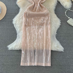 Glänzendes, figurbetontes Kleid mit Neckholder-Ausschnitt und Pailletten