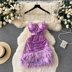 Trägerloses Paillettenkleid mit Kettenriemen