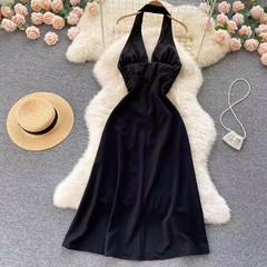 Schwarzes Neckholderkleid mit V-Ausschnitt, Schlitz und offenem Rücken