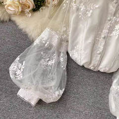 Blusa de encaje de malla Blusa de mujer con cuello alto, bordado tridimensional, mangas abullonadas, estilo corte de encaje