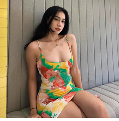 Sommerkleid für Damen mit unregelmäßigem Batik-Print