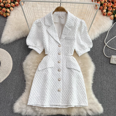 Vestido mini de manga corta con burbujas blancas