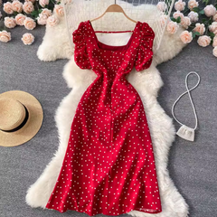 Kleid mit quadratischem Ausschnitt und Punkten und kurzen Ärmeln, Sommerkleid