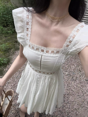 Plissiertes Sommerkleid für Damen mit eckigem Ausschnitt