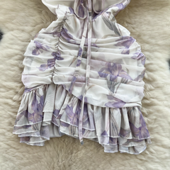 Kurzes, unregelmäßig bedrucktes, gerüschtes Chiffon-Ferienkleid