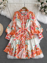 Kleid mit langen Ärmeln und A-Linien-Print im Laternen-Revers