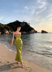 Langes grünes Festtagskleid aus Satin