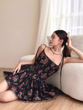 Damenkleid mit Spitzenstickerei-Print