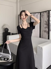 Schwarzes kurzärmliges Kleid
