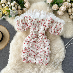 Modisches Ins-Urlaubskleid im Blumenstil, schulterfrei, Sommerurlaubskleid