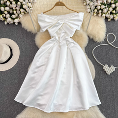 Weißes Kleid mit Schleife und schulterfreiem A-Linien-Kleid für Damen