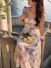 Falda de tirantes con estampado floral de rosas francesas en verano