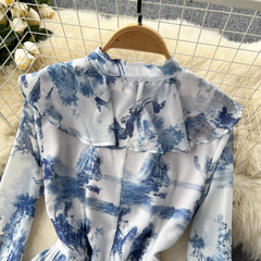 Elegantes Chiffonkleid im Retro-Tintendruck