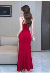 Rotes langes Kleid
