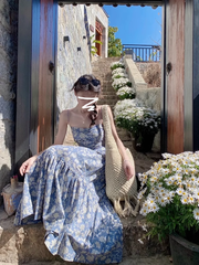 Rückenfreies, geblümtes Strapskleid für Damen in Blau