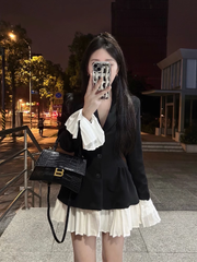 Kostümkleid mit kontrastierenden Glockenärmeln