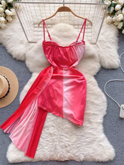 Strapskleid mit unregelmäßigem, hüftbetontem Rock