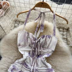 Kurzes, unregelmäßig bedrucktes, gerüschtes Chiffon-Ferienkleid