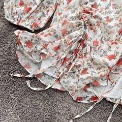 Petite-Kleid aus Chiffon mit Blumenmuster, quadratischem Ausschnitt, Rüschen und Kordelzug