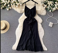 Vestido irregular con volantes y espalda descubierta