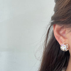 Pendientes de aro dorados con flores hechas a mano