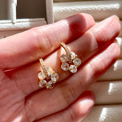 Ohrringe mit Sakura-Blume und Kirschblüte, goldfarben