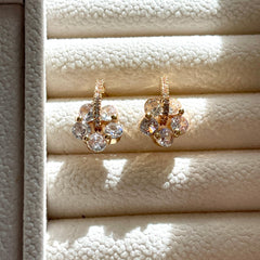 Ohrringe mit Sakura-Blume und Kirschblüte, goldfarben