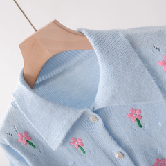 Cárdigan corto de punto con cuello POLO y bordado floral