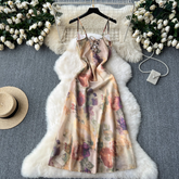 Strandkleid mit Hosenträgern und Ölgemälde-Print am Meer