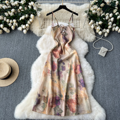 Strandkleid mit Hosenträgern und Ölgemälde-Print am Meer