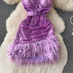 Trägerloses Paillettenkleid mit Kettenriemen