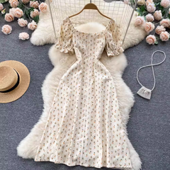 Sommerkleid für Damen mit Blumenmuster und quadratischem Ausschnitt