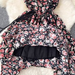 Kleid mit Blumenmuster, quadratischem Ausschnitt, Puffärmeln und unregelmäßiger Form