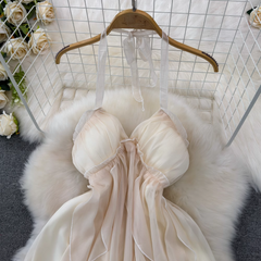 Neckholder-A-Linien-Chiffonkleid mit Rüschen