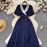 Sommerkleid mit V-Ausschnitt und Polka Dots