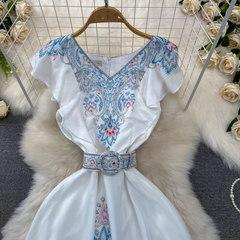 Mittellanges A-Linien-Kleid mit V-Ausschnitt und Print