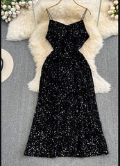 Ärmelloses mittellanges A-Linien-Hosenträgerkleid mit funkelnden Pailletten