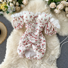 Modisches Ins-Urlaubskleid im Blumenstil, schulterfrei, Sommerurlaubskleid